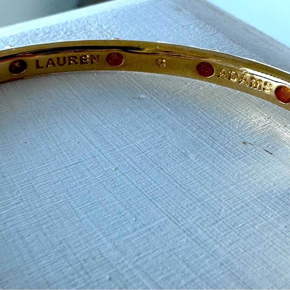LAUREN G ADAMS - Stackable Desire hinged BANGLE bracelet, cream and gold - Picture 2 of 9